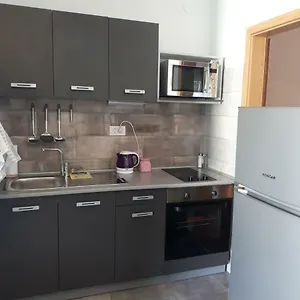 apartmani-korina-starigrad-paklenica.hotelinzadar.com/